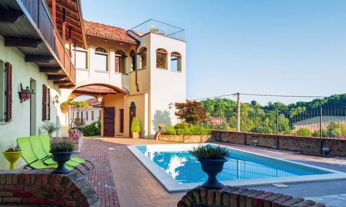 Frinco Apartment | One bedroom Apartment, sleeps 5 in Frinco with Pool and WiFi