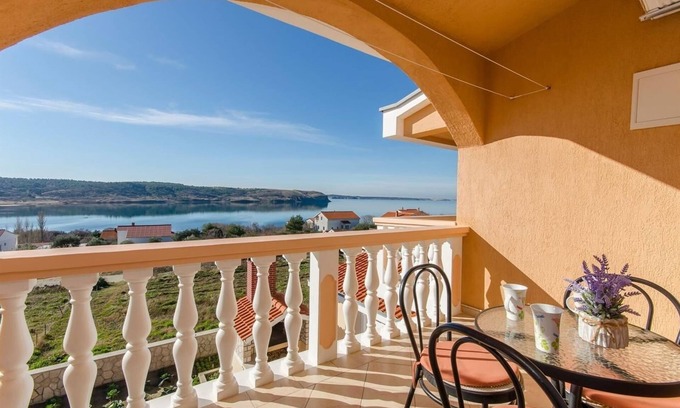 Rtina Apartment | One bedroom apartment with balcony and sea view Rtina - Miočići, Zadar (A-13072-c)