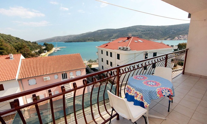 Marina Apartment | One bedroom apartment with balcony and sea view Marina, Trogir (A-10003-a)