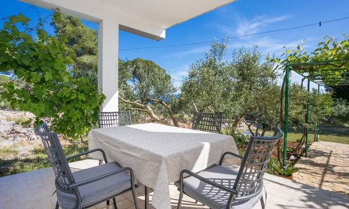 Cove Osibova (Milna) Apartment | One bedroom apartment with terrace and sea view Cove Smrčeva, Brač (A-20193-a)