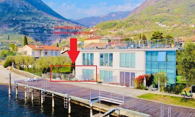 Marone Apartment | One-bedroom apartment with a front-garden garden and panoramic views