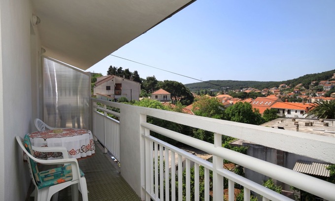 Island Hvar Apartment | One bedroom apartment with balcony Jelsa, Hvar (A-196-b)