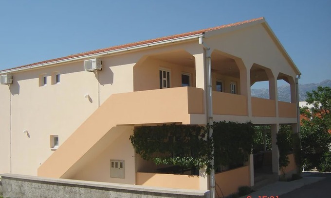 Razanac Apartment | One bedroom apartment with air-conditioning Ražanac, Zadar (A-13707-d)