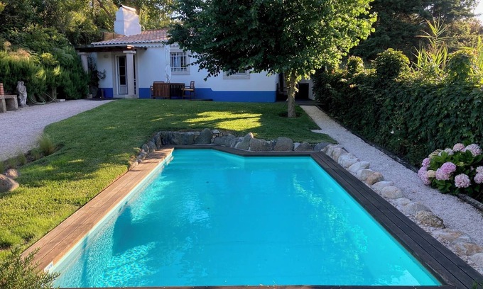Almocageme Cottage | One bedroom cottage with pool set in tranquil settings.