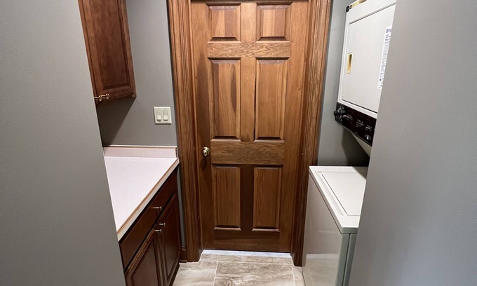 Dayton House | One Bedroom Master Suite In the Heart of Kettering