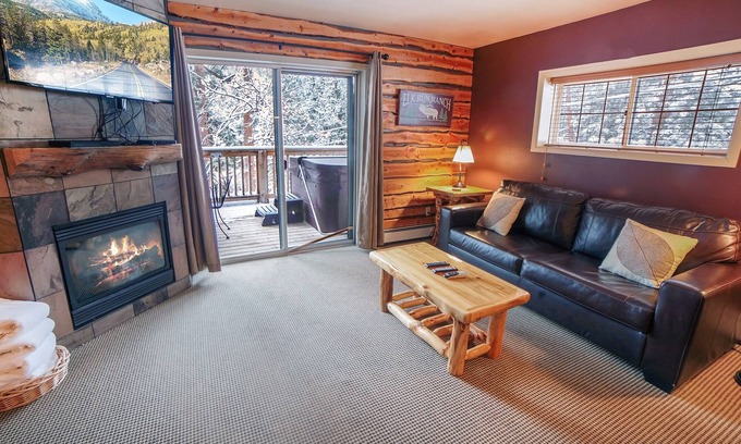 Estes Park Condo | One Bedroom, Two Bath Condo with a Personal Hot Tub on Deck Overlooking River