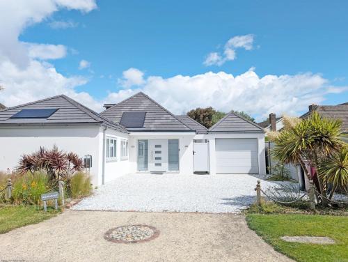 West Wittering House | One Elms Way - Sleeps 6 - West Wittering