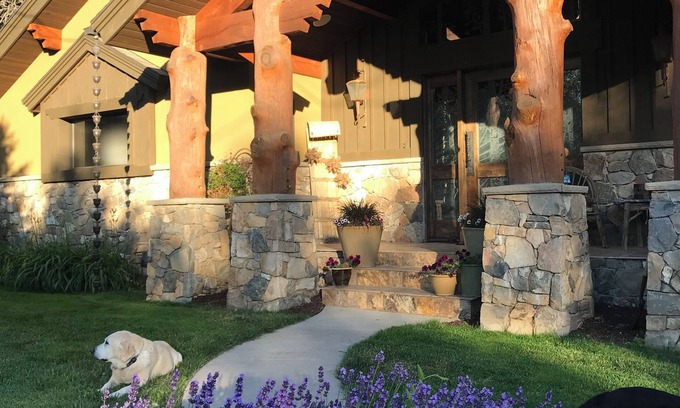 Sandy House | One of a kind ski chalet in Sandy minutes to Snowbird and Alta