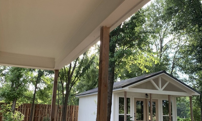 Ben Wheeler House | One of five modern bungalows- 1st Monday Trade Days, Music Festivals, East Texas