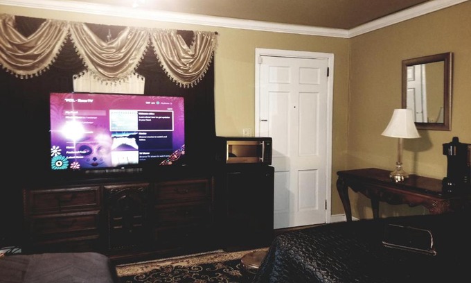 Montgomery Apartment | ONE OF THE BEST BARGAINS IN TOWN 50.00 A DAY