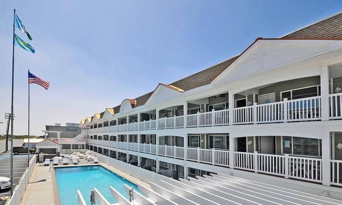 Avalon Condo | One of the best locations on Avalon's South end beach block at Ocean View Condos.