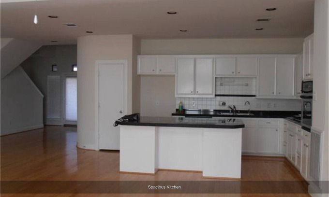 Willow Meadows/Willowbend Area House | One room with private bath for rent, near medical center & NRG.Prefer long term.