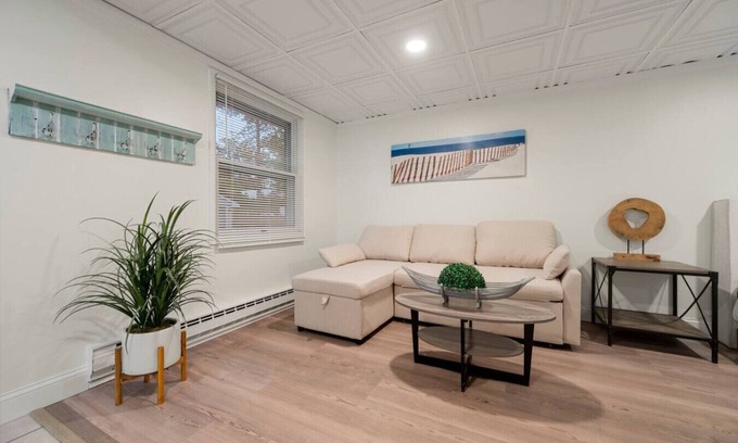 Sylvan Beach Apartment | `Oneida Landing`-Queen+Pull Out