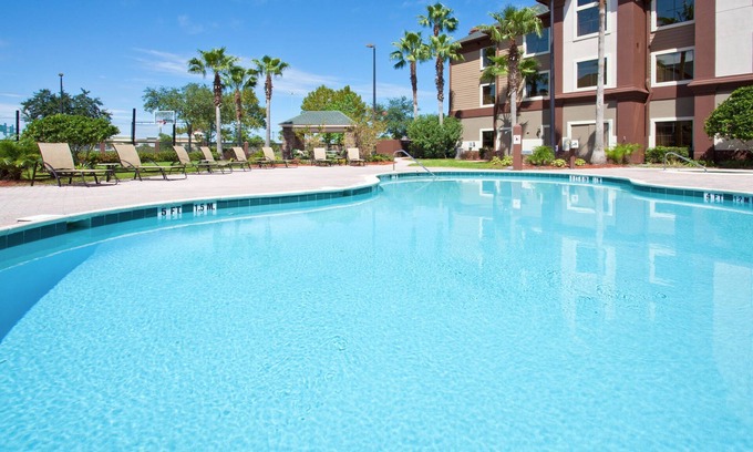 Airport North Condo | Only 1.5 Miles from Orlando International Airport + 24 Hour Business Center | 25 Minutes to Disney World