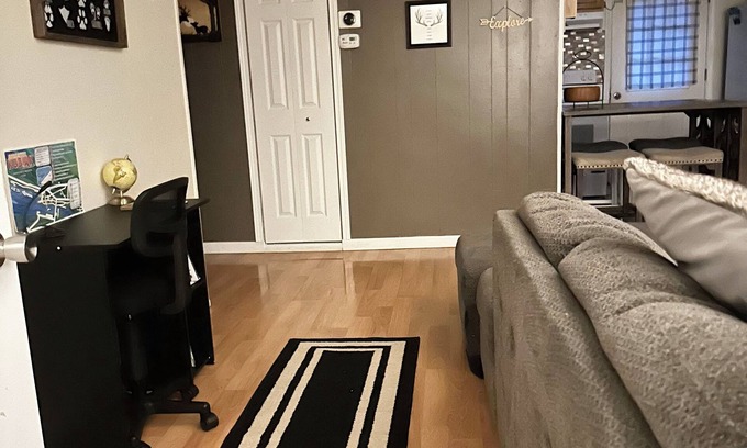 Kodiak House | Only 5 minute walk to Downtown and attractions! Explore Alaska