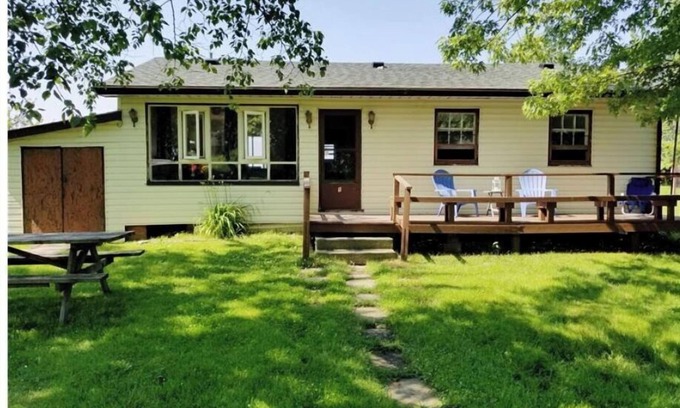 Selkirk Cottage | ONLY RURAL FAMILY PRIVATE LAKE ERIE BEACH GETAWAY WITH NO ÇLEANING FEE CHARGED