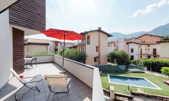 Toscolano Maderno Apartment | Onyx House With Shared Pool, Toscolano Maderno, Italy