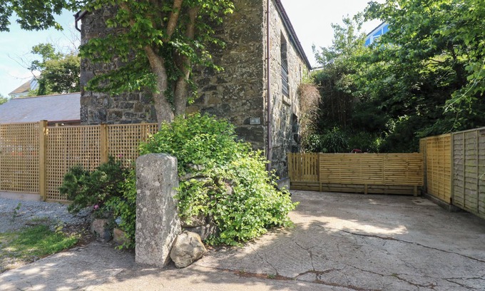 Mullion Cottage | OOFOO’S BARN, pet friendly, character holiday cottage in Mullion