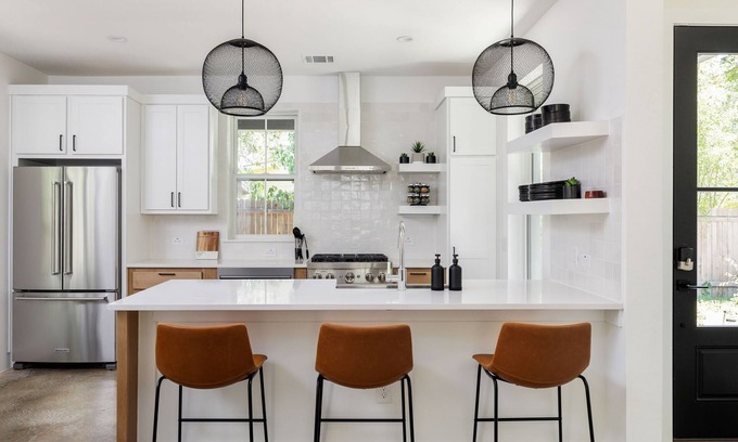 East MLK House | Open, Near UT, F1 & Downtown - Luna by Portoro