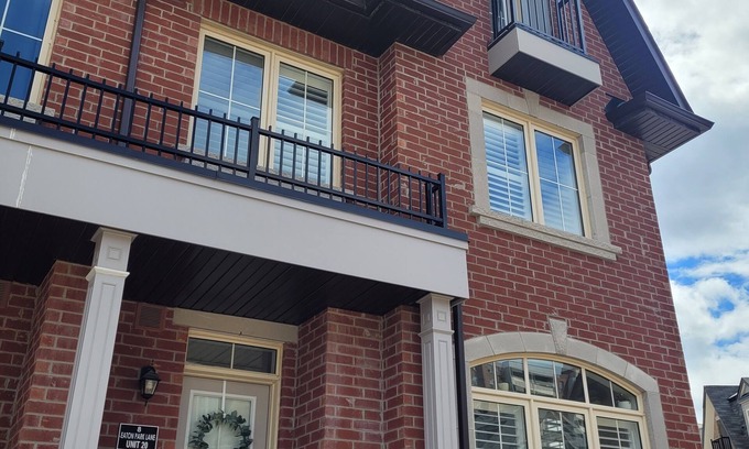 L'Amoreaux House | Open & Spacious 2bd/2.5bath Townhouse w/2offices