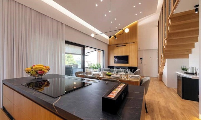 Varkiza Apartment | Opulent Penthouse 2 at the heart of Varkiza