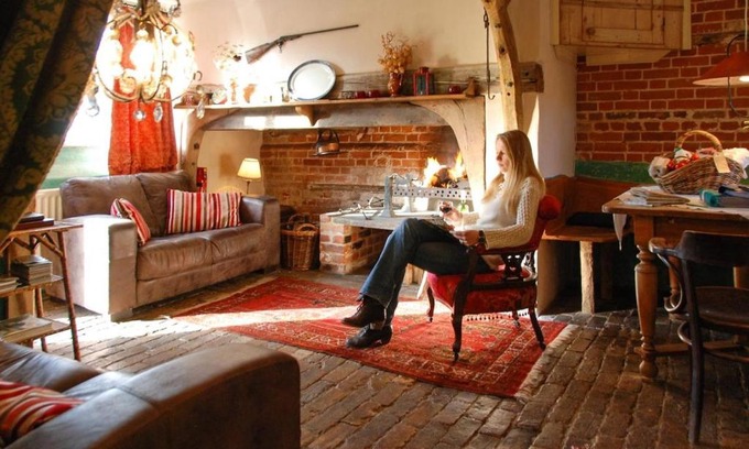 Sudbury House | Orchard Cottage cosy rustic comfort just across the fields to a great Pub