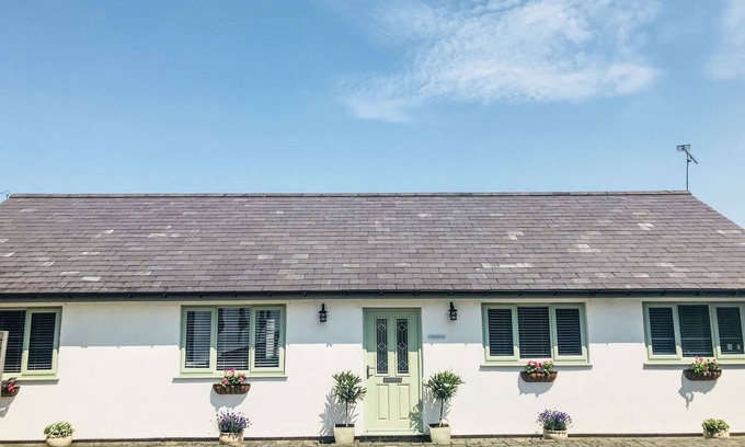 Halkyn Cottage | ORCHARD COTTAGE, family friendly, luxury holiday cottage in Halkyn