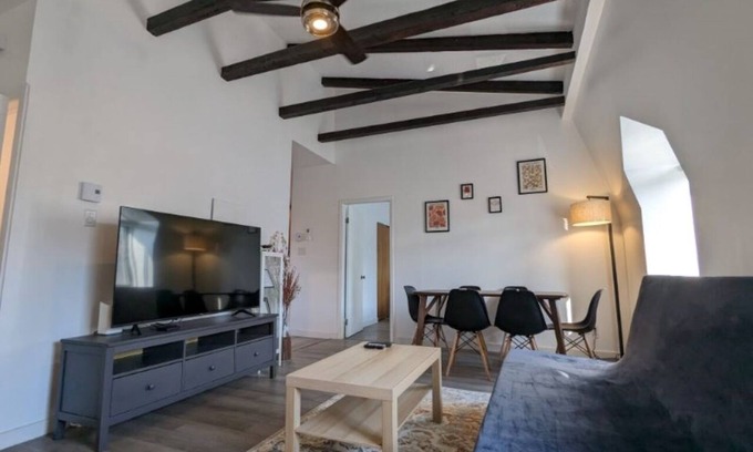 Plateau Mont Royal Apartment | Orchid Lodgement Montreal