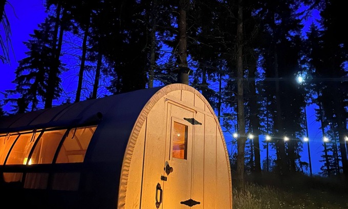 Oregon City House | Oregon Trail Covered Wagon by the Creek