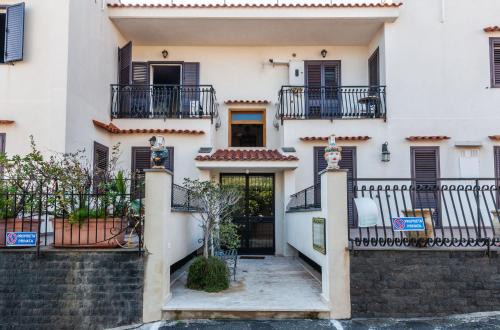 Cannizzaro Apartment | Ortensia Apartments by Wonderful Italy