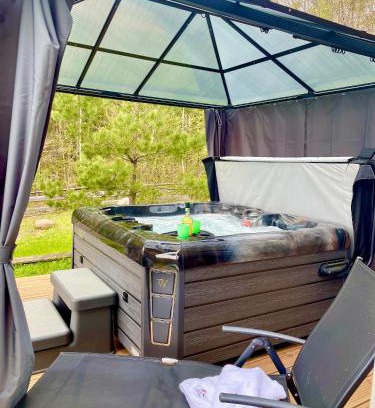 Podjazy House | Osada Skoczkowo komfortowe domki z jacuzzi nad jeziorem- sauna- balia- prywatny staw wędkarski