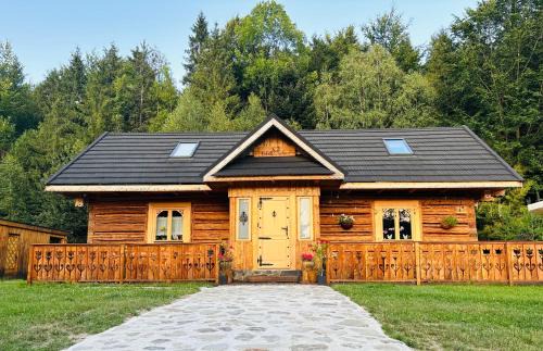 gmina Kamienica Ski Chalet | Oskarówka domek w górach na odludziu z jacuzzi i sauną - kominek i Netflix