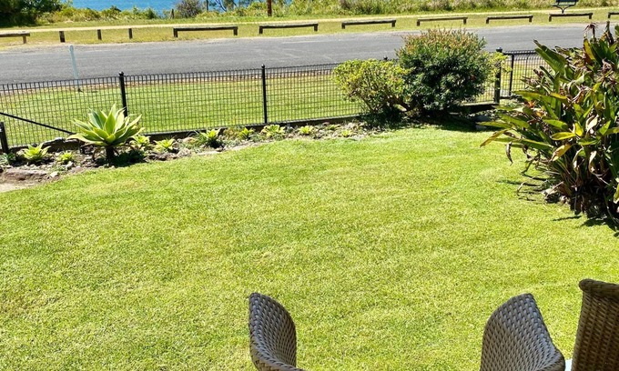 Callala Bay House | Osprey Seaside Retro Cottage