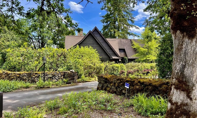 Country Club - North Shore House | Oswego Lake Country Club by 9th Fairway; n"The Bentley" - An ADU for 31+ days