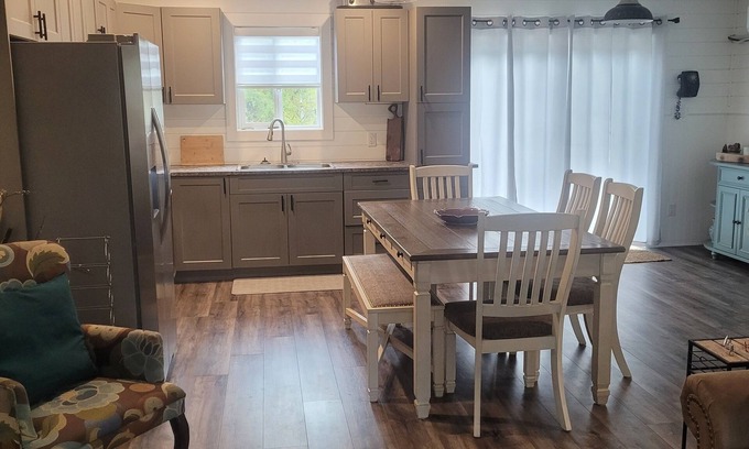 Okanagan-Similkameen Cottage | Otter HousenClose to the Beach