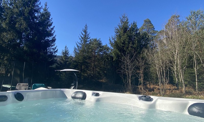 Vagney House | Our cocoon: jacuzzi chalet facing the forest 20 min from La Bresse 25 min from Gerardmer