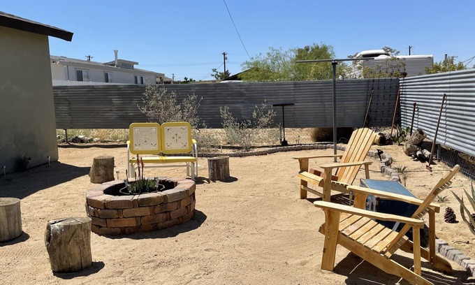 Joshua Tree Cottage | Our cute two bedroom cottage is just 6 blocks from downtown Joshua Tree!