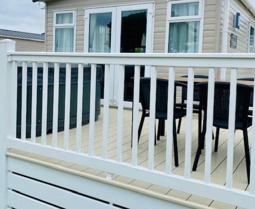 Grampound Resort | Our Kingfisher 34-4 persons with private hot tub-pet friendly-Tranquil holiday away from it all yet not far from St Austell- The Holiday Home has two bedrooms, living and dining area, equipped kitchen-Decking-outdoor furniture-Fishing lakes-Perfect