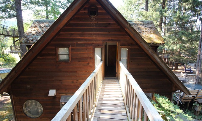 Cave Junction House | Out 'N' About Treehouse Treesort