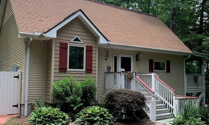 Cullowhee House | Outdoor Living with bed swing and tv! Close to Lake Glenville!