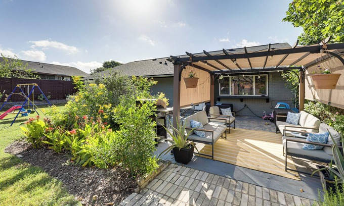 University Hills House | Outdoor Pool & Fire Pit: Modern Austin Home