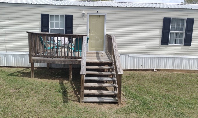 Blountstown House | Outdoorsman's Paradise with wide open spaces and pet friendly! n