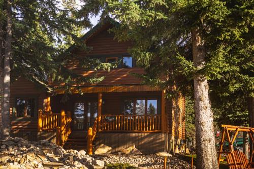 Jasper East Cabin | Overlander Mountain Lodge