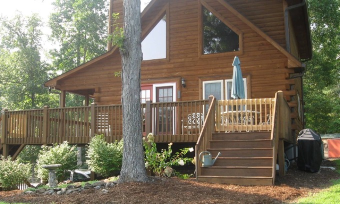 Rutherfordton Cabin | Overlook Cabin -ONLY 3 MILES to TIEC / CLOSEST GATED COMM / MT & SUNSET VIEWS