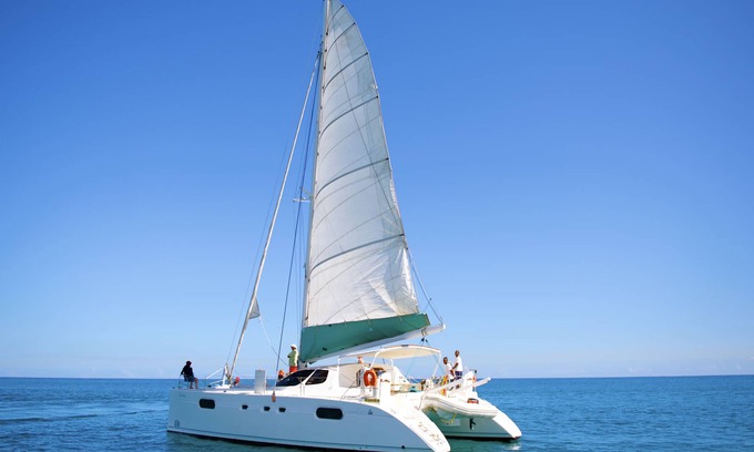 Black River Boat Rental | Overnight on a catamaran. A catana 471!