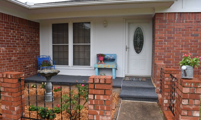 Checotah House | OWL LITTLE LAKE HOUSE A FUN WALK TO SANDY BEACH
