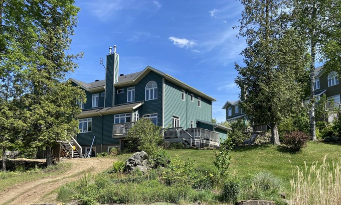 Owl's Head Ski Resort House | Owls Head End Unit With Beach Access