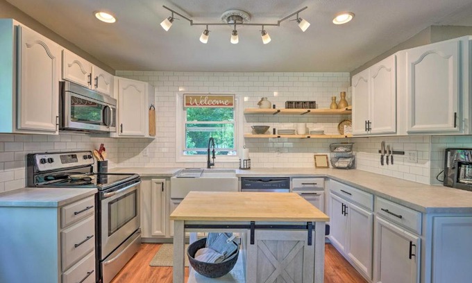 Black Mountain Apartment | Owls Nest Hideaway Less Than 15 Mi to Asheville!