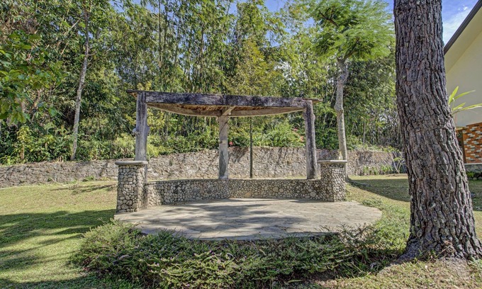 Mojokerto House | OYO 3208 Villa Inn App Trawas Bintaro Syariah