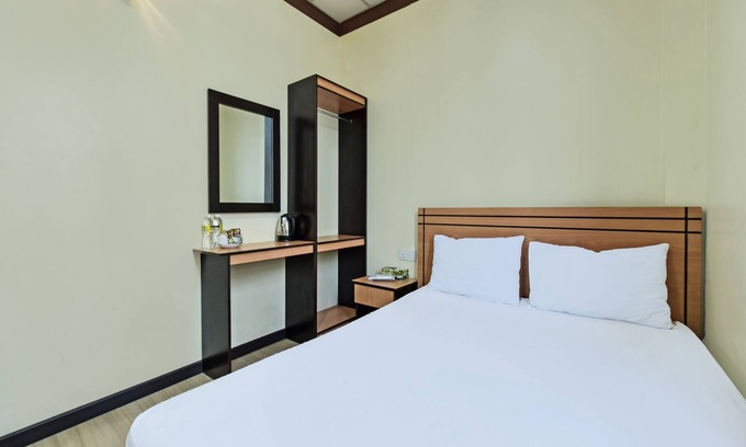 Pekanbaru Hotel | OYO 90674 Wisma Syukran Syariah